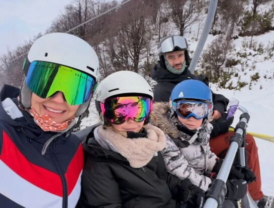 Las vacaciones de invierno de Marcela Kloosterboer en Bariloche junto a su familia: nieve, chocolate y paisajes soñados