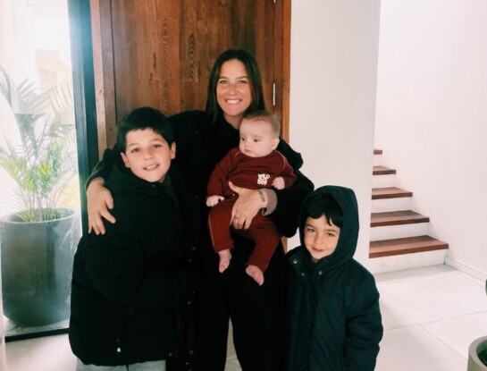 Las vacaciones de Juana Repetto en San Martín de los Andes junto a sus hijos: nieve, juegos y momentos inolvidables