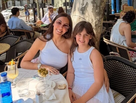 Las vacaciones de Floppy Tesouro y Moorea en Madrid: paseos, moda y mucha complicidad madre e hija