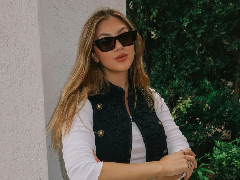 El look de Stephanie Demner