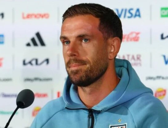 Un jugador de Inglaterra se fracturó la muñeca tras ganarle a México: qué va a pasar con Jordan Henderson
