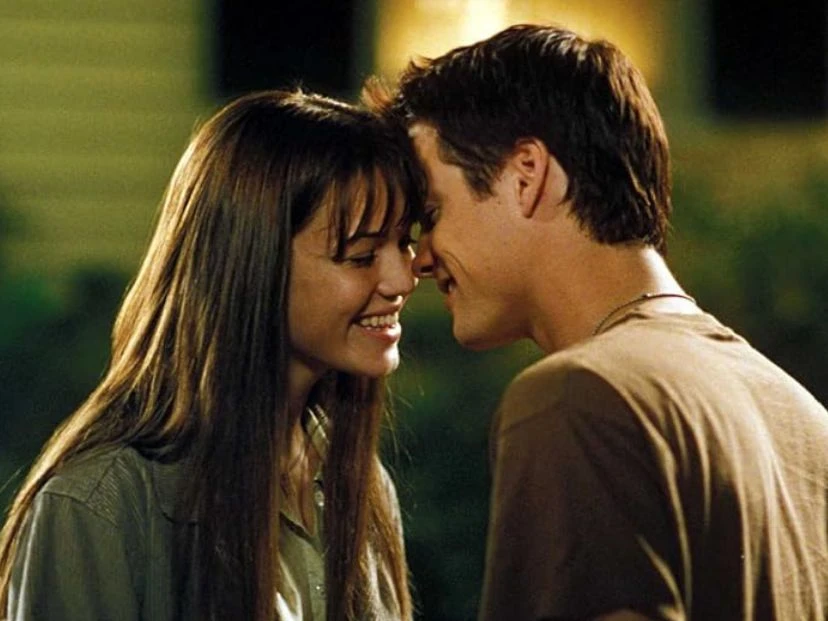 "Un paseo para recordar", el clásico drama romántico con Mandy Moore, está disponible en Netflix y es ideal para maratonear este fin de semana.