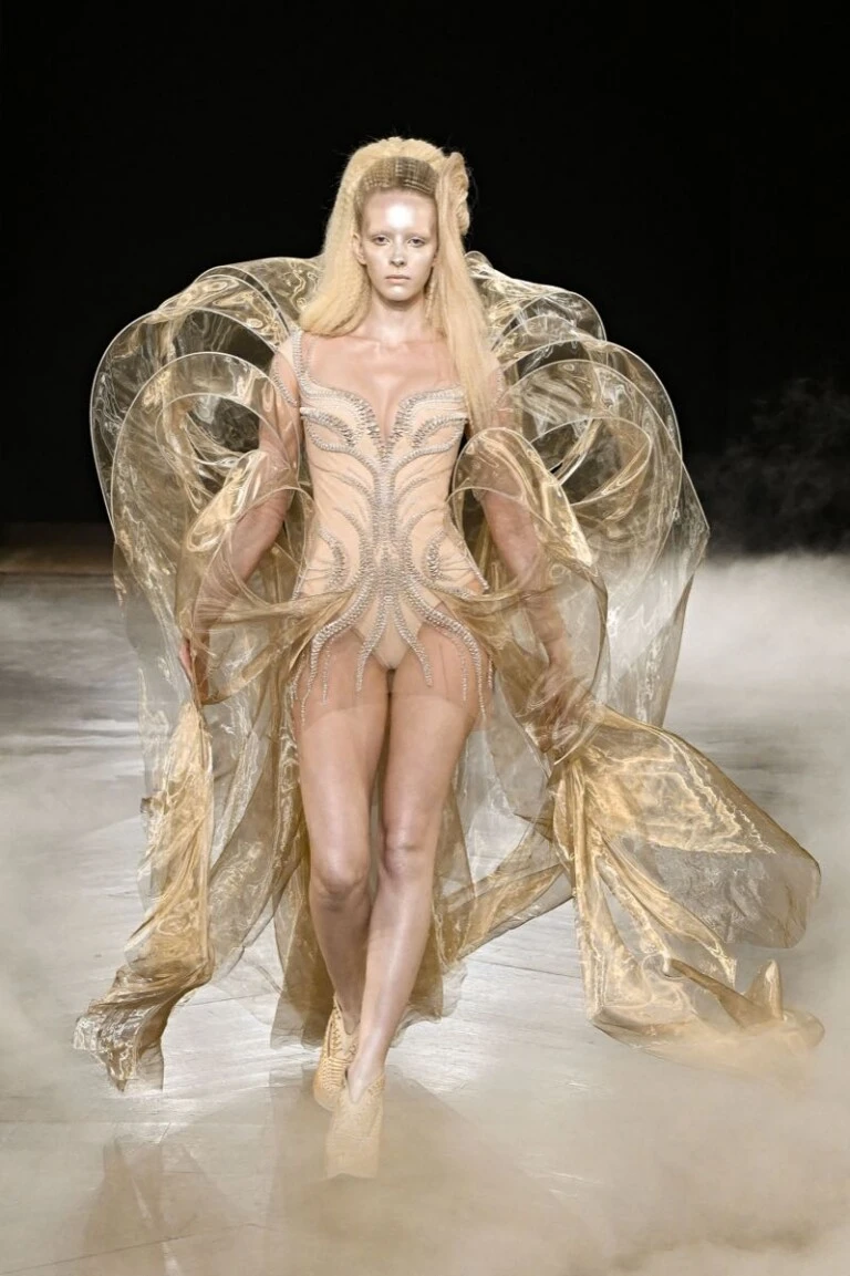 Iris Van Herpen, Alta Costura, otoño/ invierno 2026/ 27.