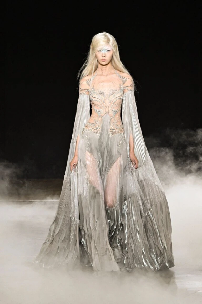 Iris Van Herpen, Alta Costura, otoño/ invierno 2026/ 27.