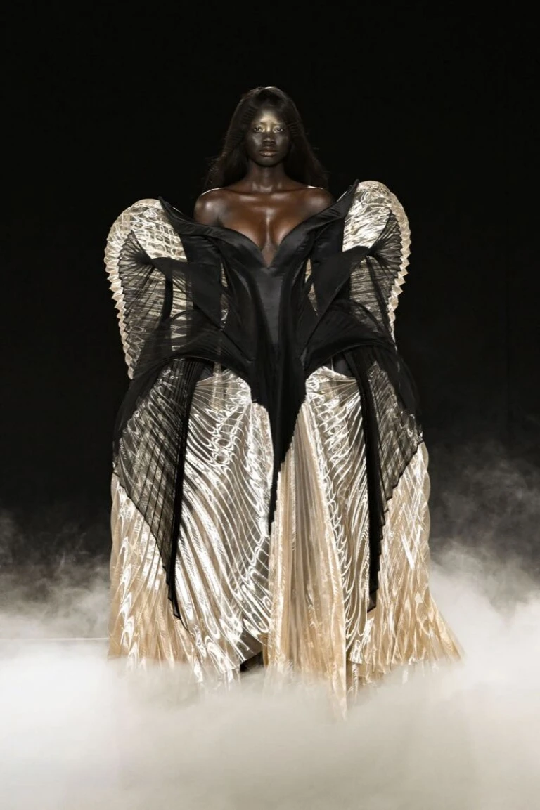 Iris Van Herpen, Alta Costura, otoño/ invierno 2026/ 27.