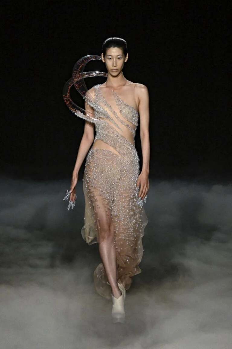 Iris Van Herpen, Alta Costura, otoño/ invierno 2026/ 27.