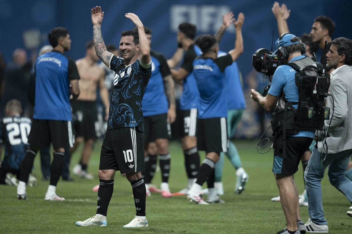 Messi festejando.