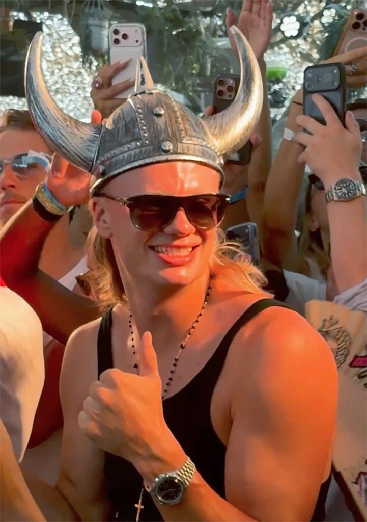 Erling Haaland celebró sus 26 años en “Shellona”, un restaurante en Saint-Tropez, Francia.