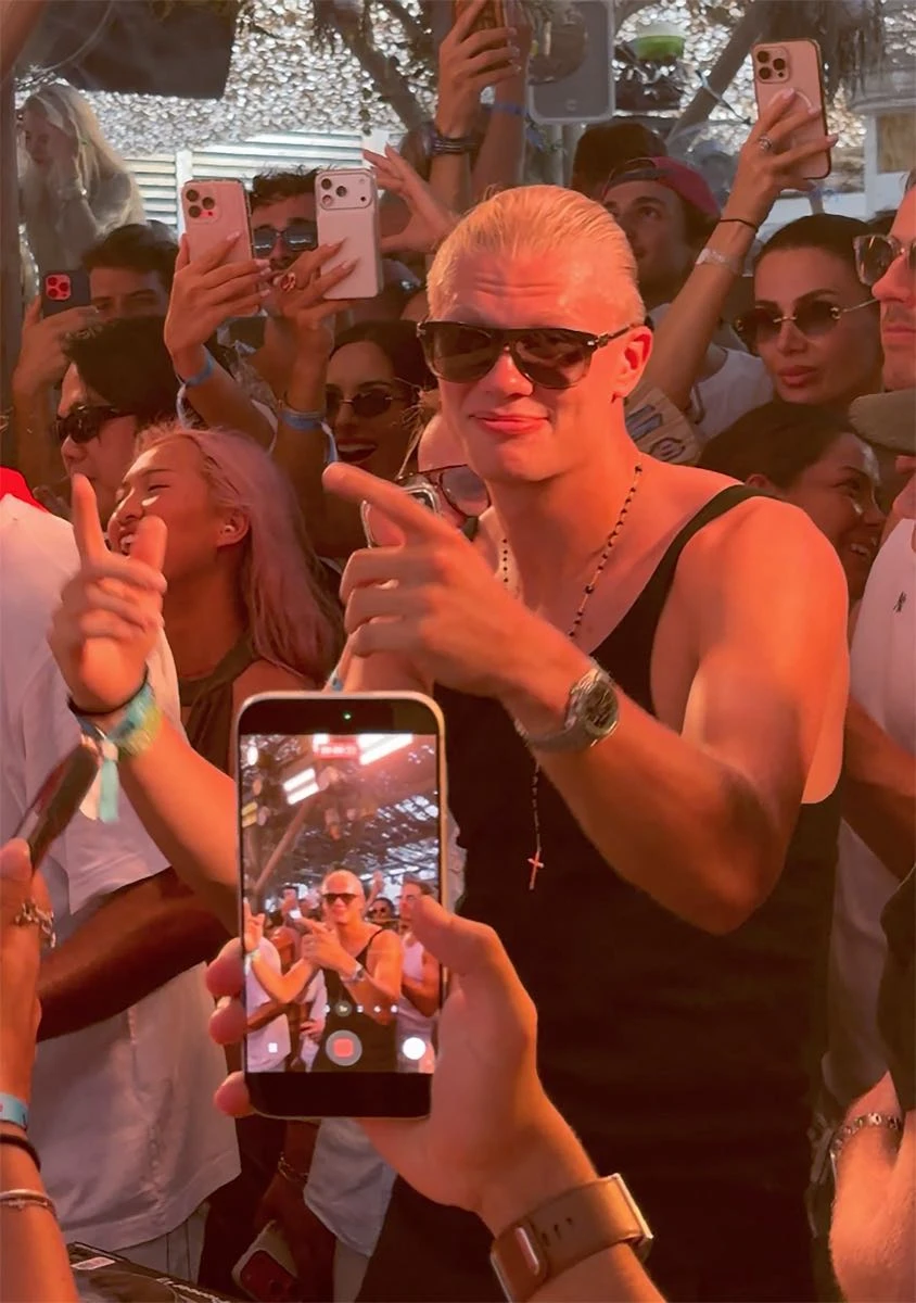 Erling Haaland celebró sus 26 años en “Shellona”, un restaurante en Saint-Tropez, Francia.
