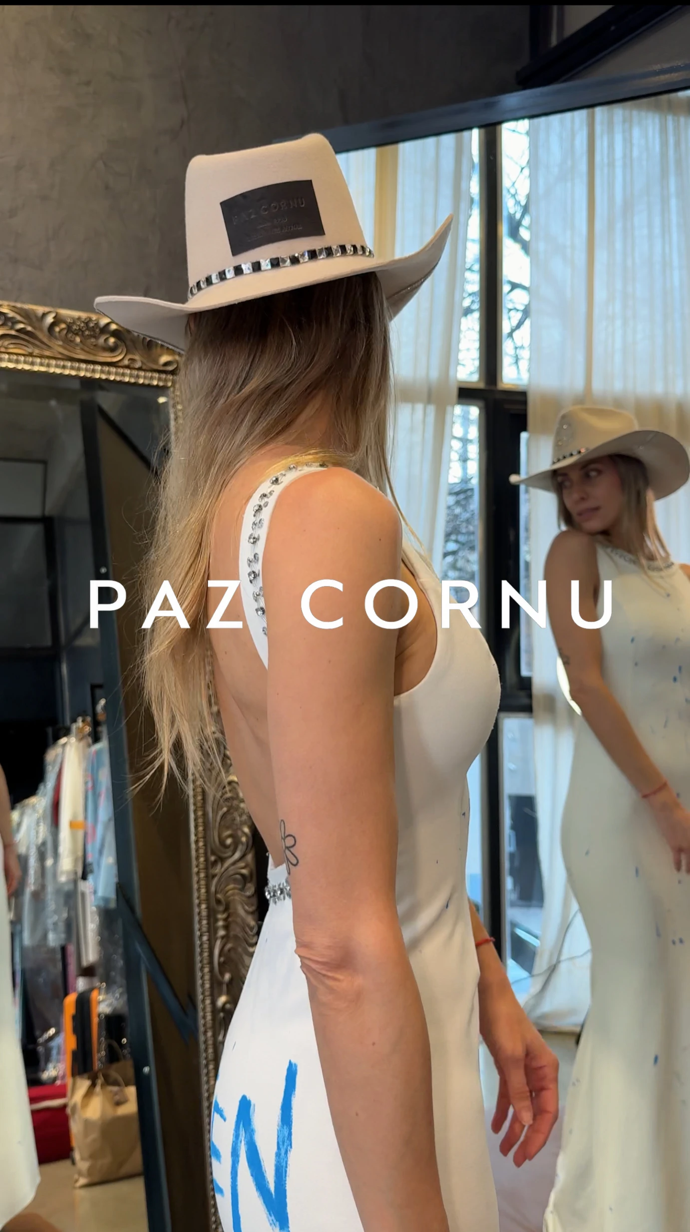 La diseñadora Paz Cornú y Anita Espasandín.