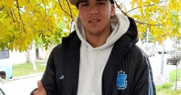 Isaías, 20 anos, estava ao lado de sua motocicleta quando foi envolvido pelas chamas e morreu: vídeo que pode revelar o que aconteceu