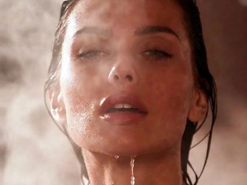 "Las duchas demasiado calientes pueden resecar e irritar la piel": una dermatóloga explica cómo cuidarla en invierno