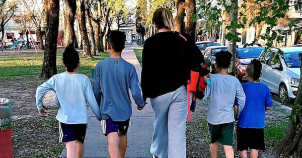 “Nunca pensei que eles me salvariam também”: uma carta de uma mãe que adotou quatro filhos neurodivergentes