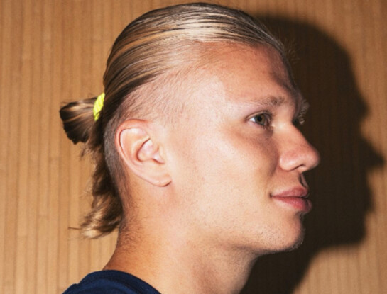 Erling Haaland convirtió el detalle más distintivo de su look en un exitoso negocio