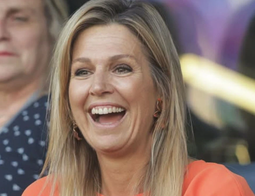 Máxima en bicicleta