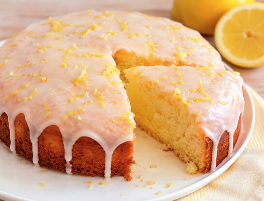 Torta húmeda de limón: la receta fácil, esponjosa y con glaseado irresistible