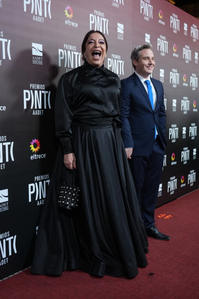 Lizzy Tagliani y su pareja. 
