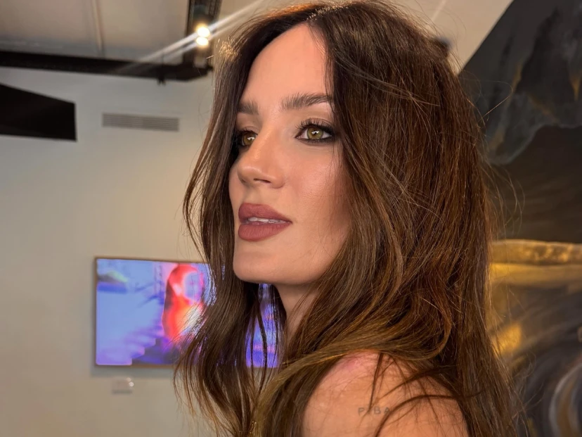 Paula Chaves confirmó que el peinado effortless sigue siendo el favorito del invierno