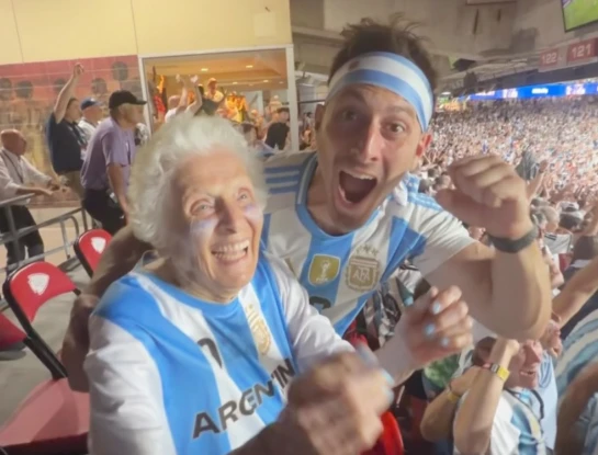Pauline Kana: la influencer de 100 años que se volvió viral por su fanatismo por Messi
