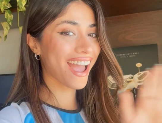Quién es Juliana Gallipoliti, la cantante correntina que muchos comparan con Antonela Roccuzzo