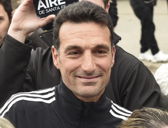 Lionel Scaloni fue a cortarse el pelo al peluquero de Pujato de toda la vida: así quedó su renovado look