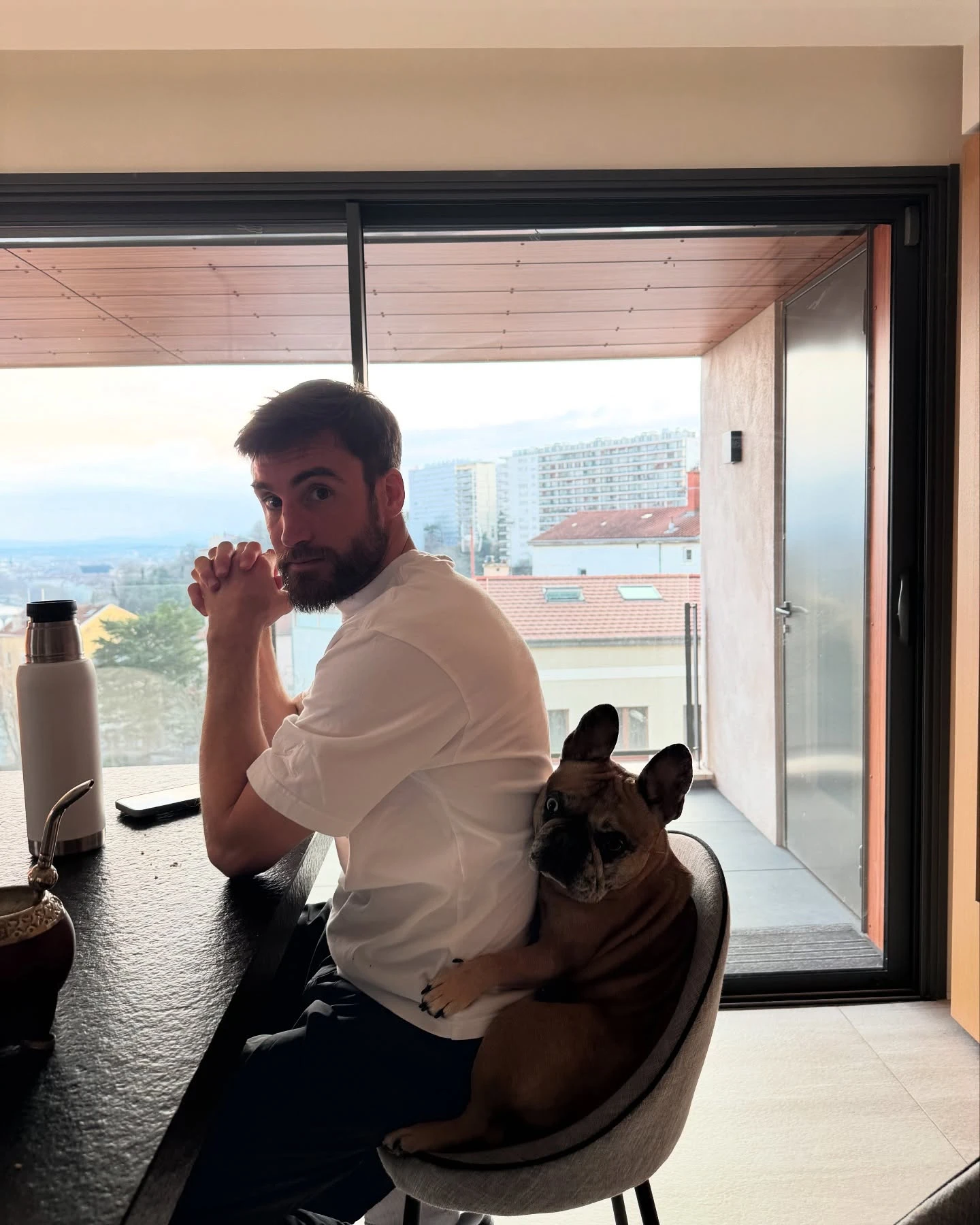 La residencia de Tagliafico y Caro Calvagni en Francia: diseño romano, interiores de lujo y mucha luz
