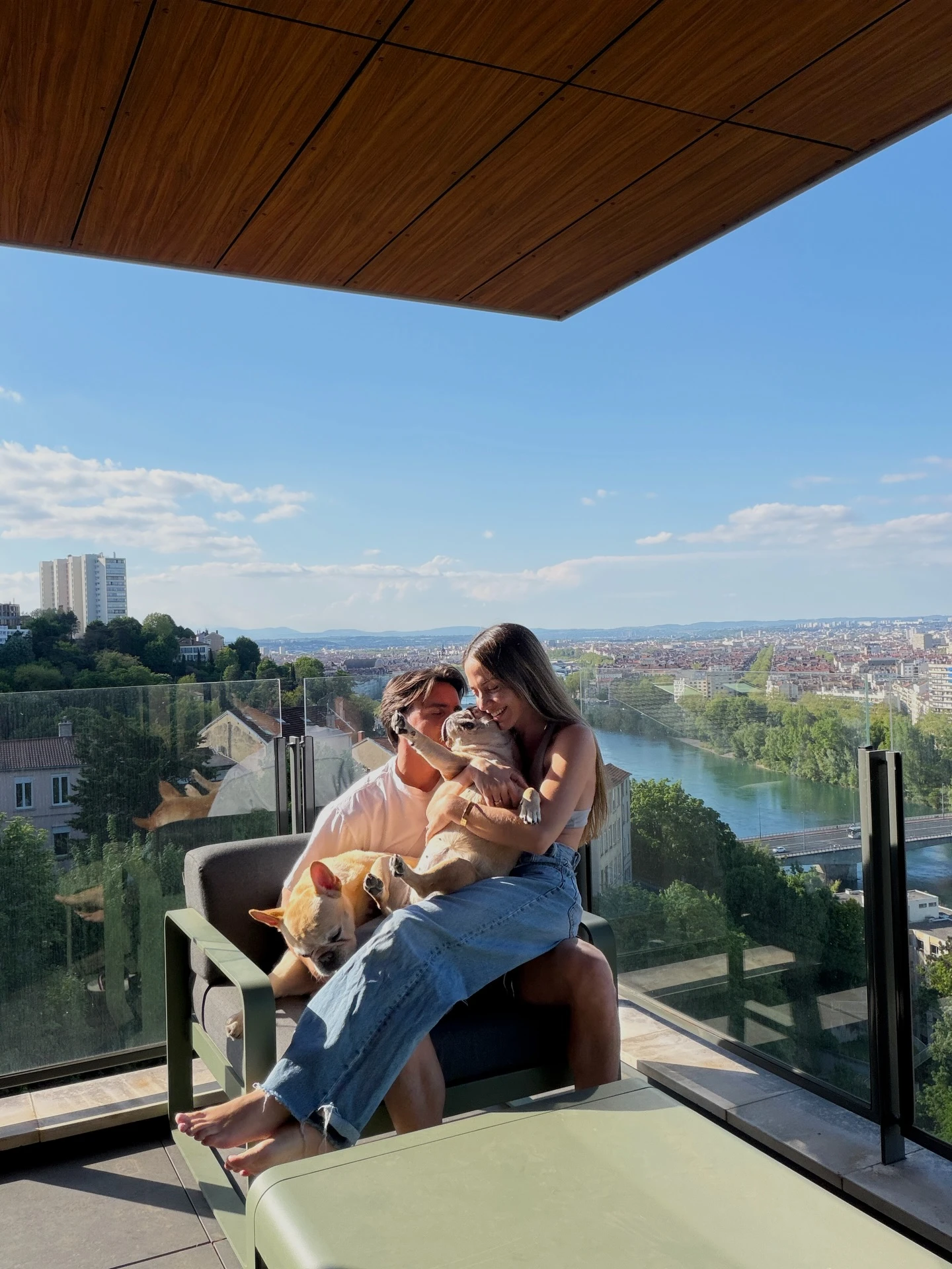 La residencia de Tagliafico y Caro Calvagni en Francia: diseño romano, interiores de lujo y mucha luz