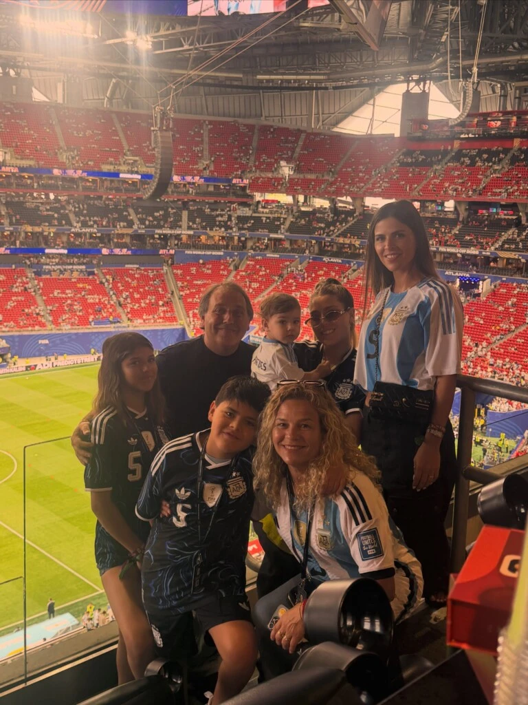 "Quienes tenemos la suerte de conocerte te admiramos todavía más como persona": el emotivo mensaje de Camila Galante a Leandro Paredes