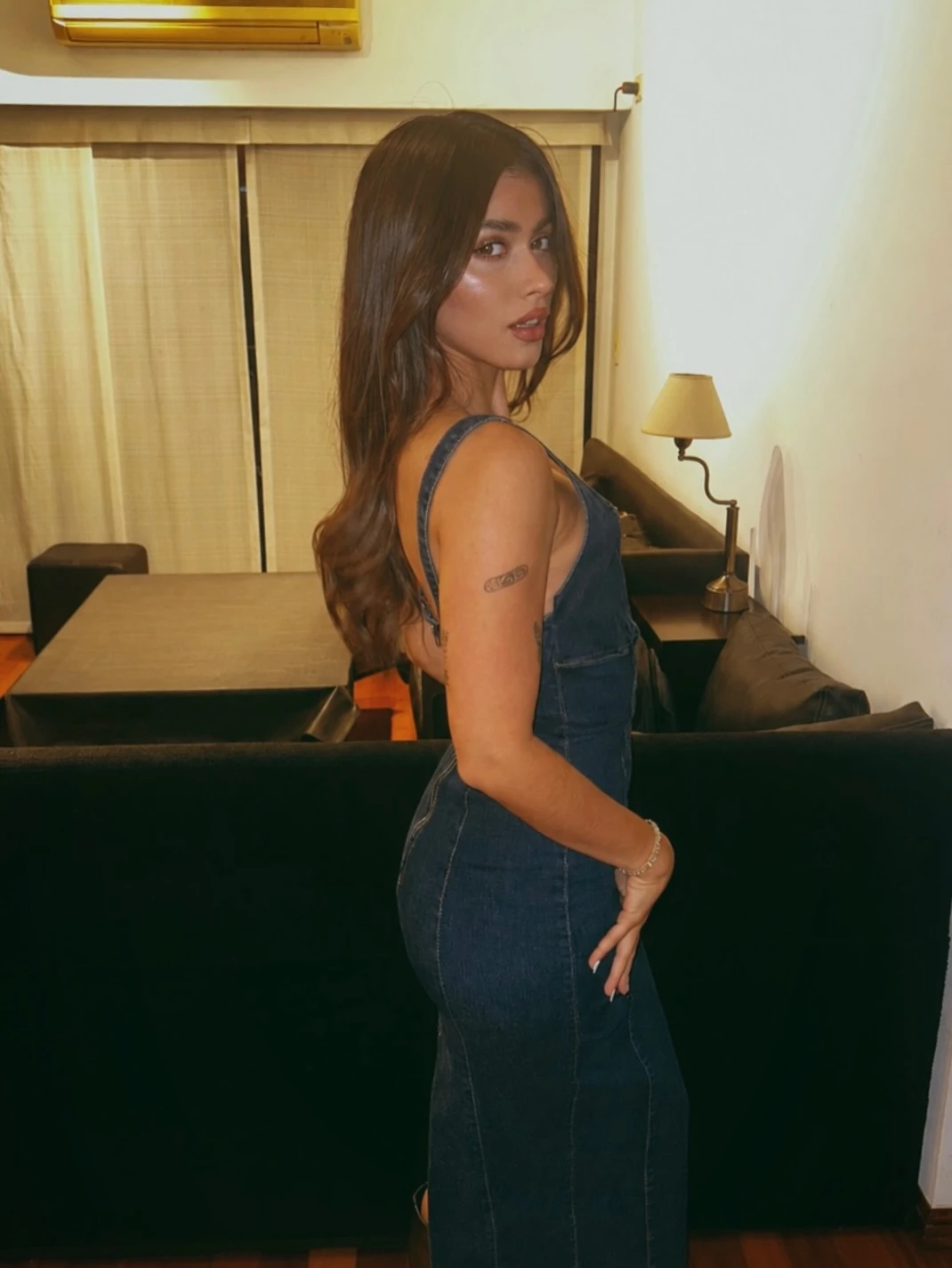 Quién es Juliana Gallipoliti, la cantante correntina que muchos comparan con Antonela Roccuzzo