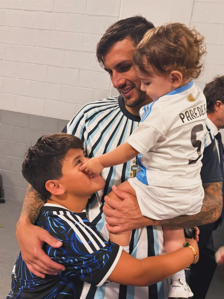"Quienes tenemos la suerte de conocerte te admiramos todavía más como persona": el emotivo mensaje de Camila Galante a Leandro Paredes