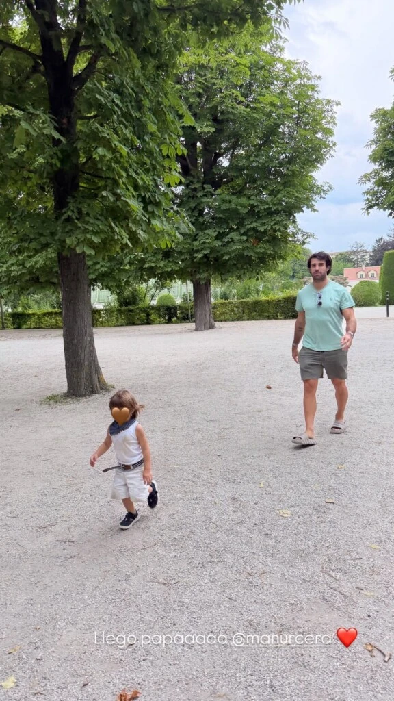 En medio del viaje, Manu Urcera llegó a Viena para reunirse con Nicole y Cruz. La modelo compartió el momento en sus historias de Instagram con una imagen que enterneció a sus seguidores.