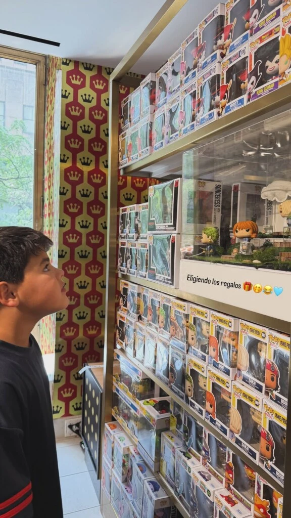Entre las actividades, recorrieron distintos puntos turísticos, visitaron una tienda con figuras de Lego inspiradas en la Copa del Mundo y aprovecharon para comprar algunos recuerdos del viaje.