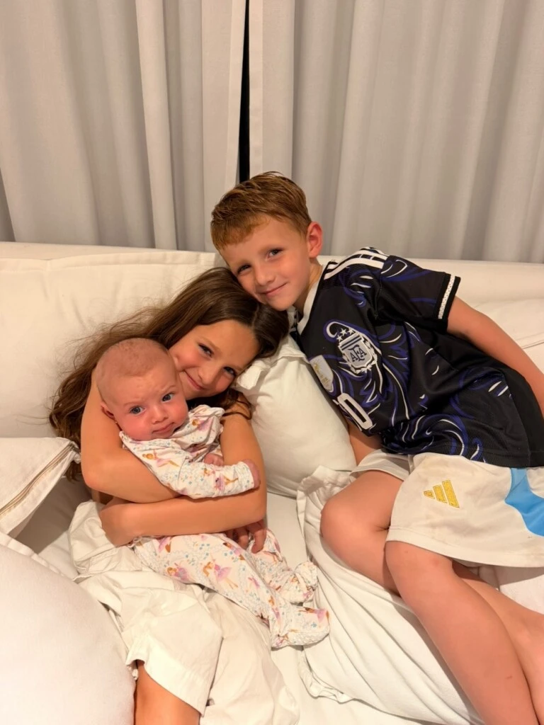 En medio de su felicidad por celebrar un nuevo año de vida de su hijo, la influencer también dejó entrever la nostalgia que siente por no poder estar junto a él en este día tan especial.