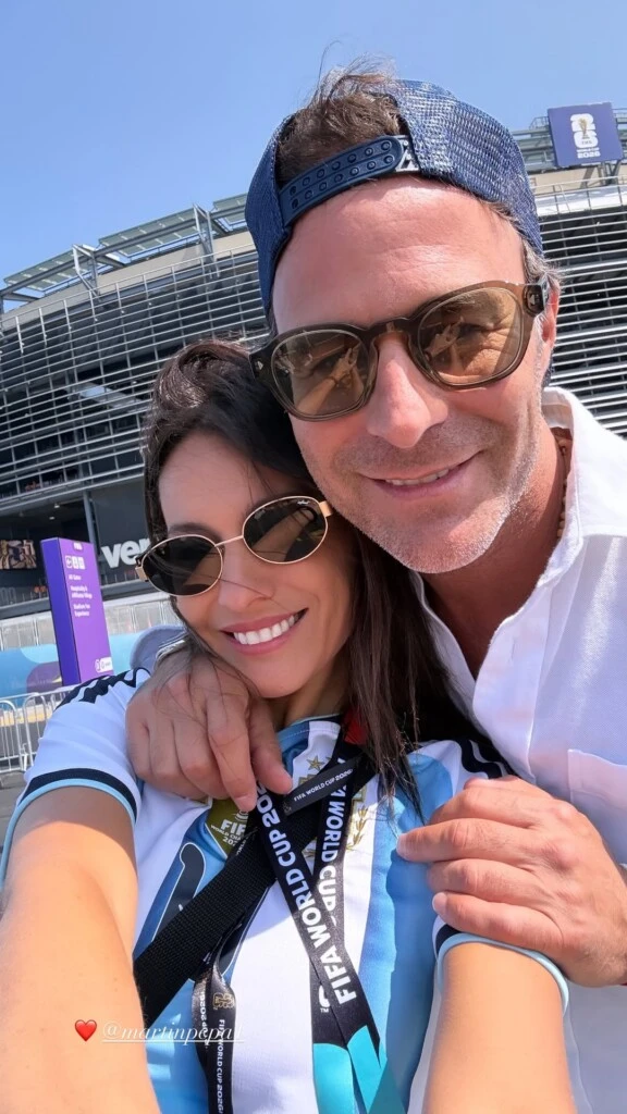 La jornada también tuvo un momento especial junto a Martín Pepa. Pampita compartió tiernas selfies con su pareja, con quien volvió a mostrarse muy compinche durante este viaje.