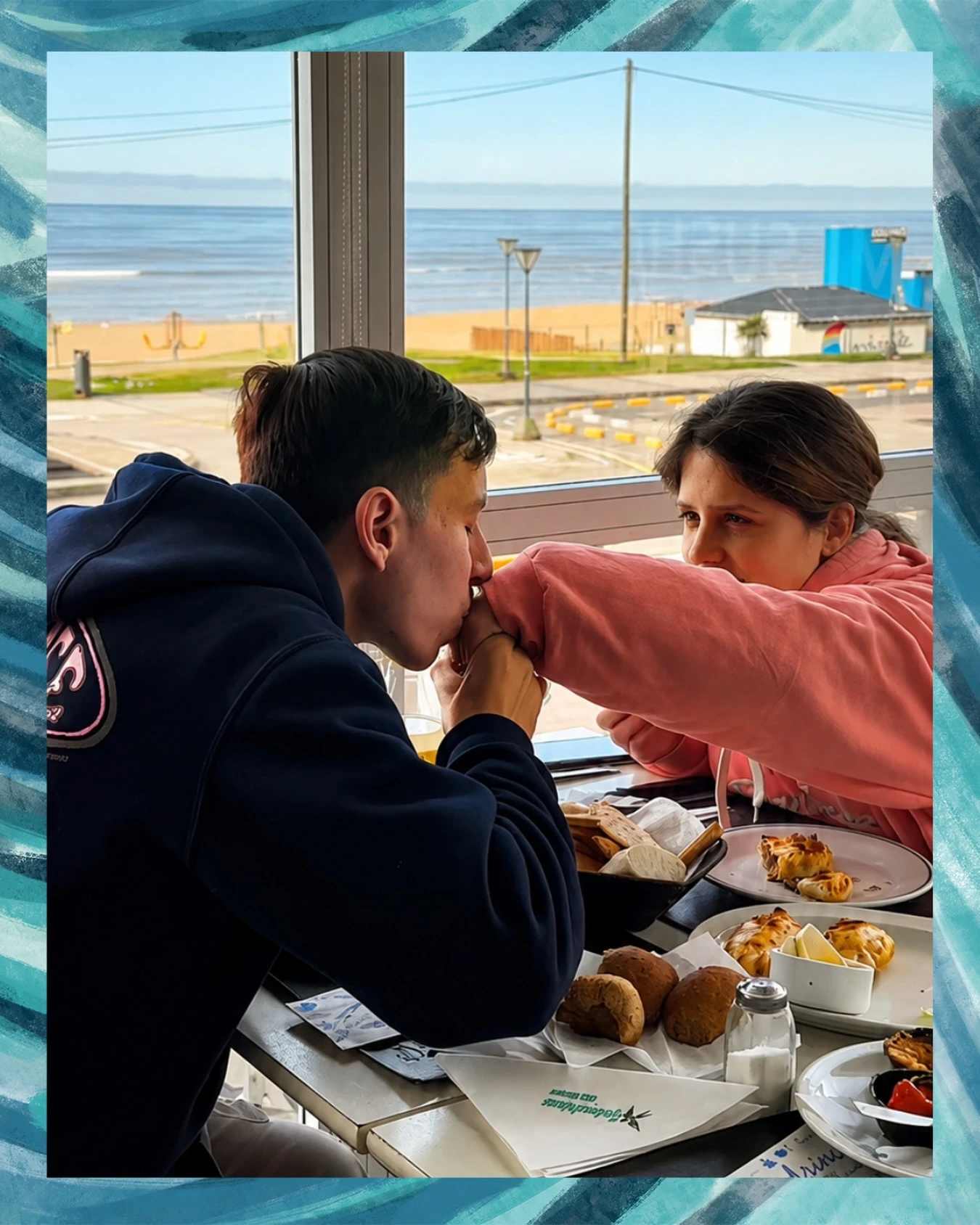 La historia de amor de Emma y Lau: se conocieron en un centro de día, superaron infancias difíciles y hoy sueñan con casarse