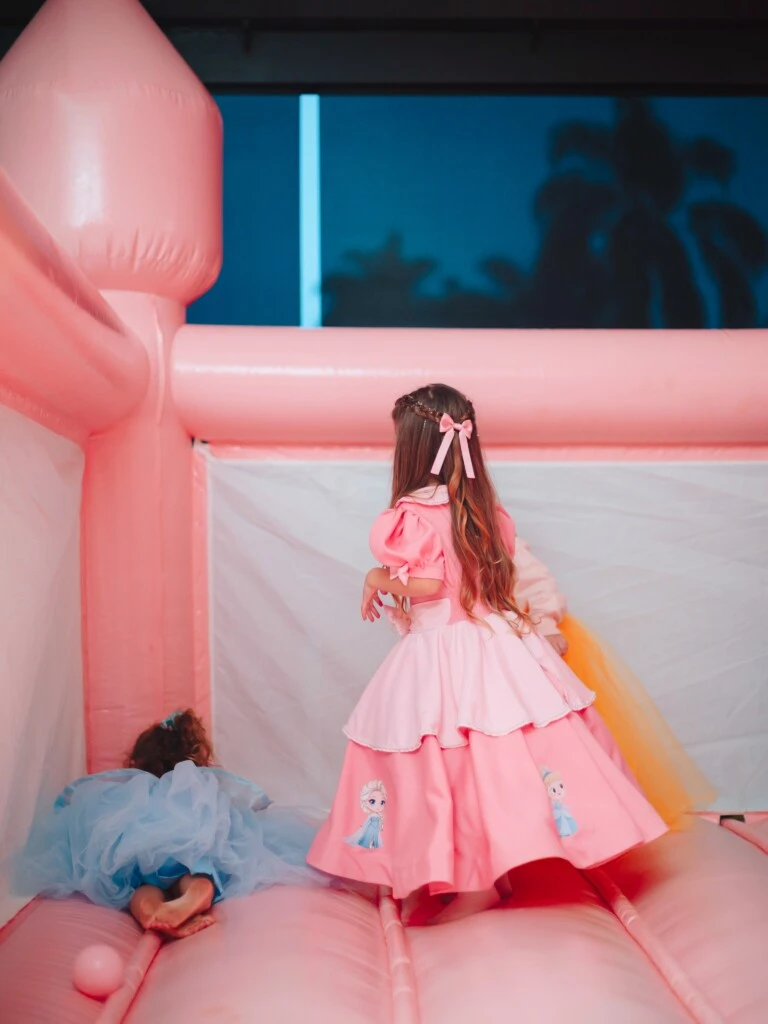 Así fue el cumpleaños de Arianna, la hija de Stephanie Demner y Guido Pella: una fiesta de princesas soñada