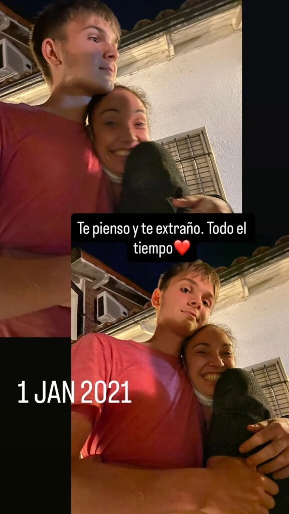 “Te pienso y te extraño. Todo el tiempo”, escribió sobre una imagen tomada el 1° de enero de 2021, una fecha especial que marcaba el comienzo de un nuevo año para ambos.