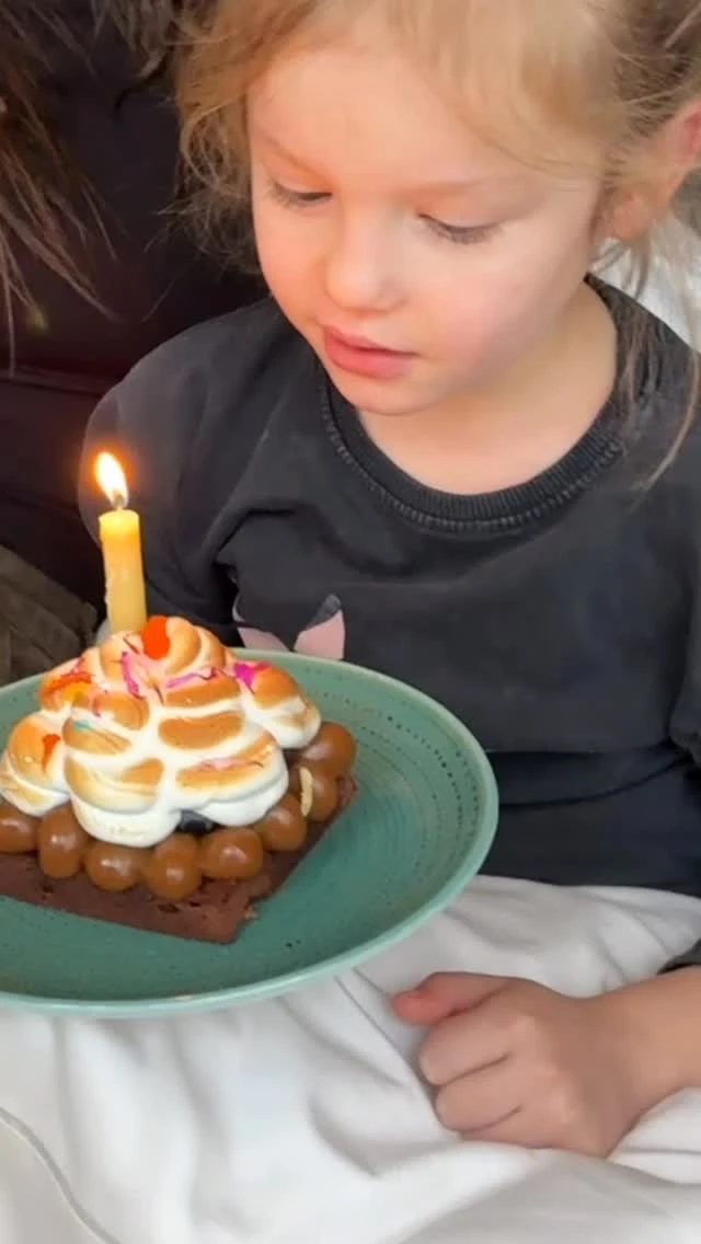 Así fue el íntimo festejo sorpresa que Pampita organizó por los 5 años de Ana García Moritán en Villa La Angostura