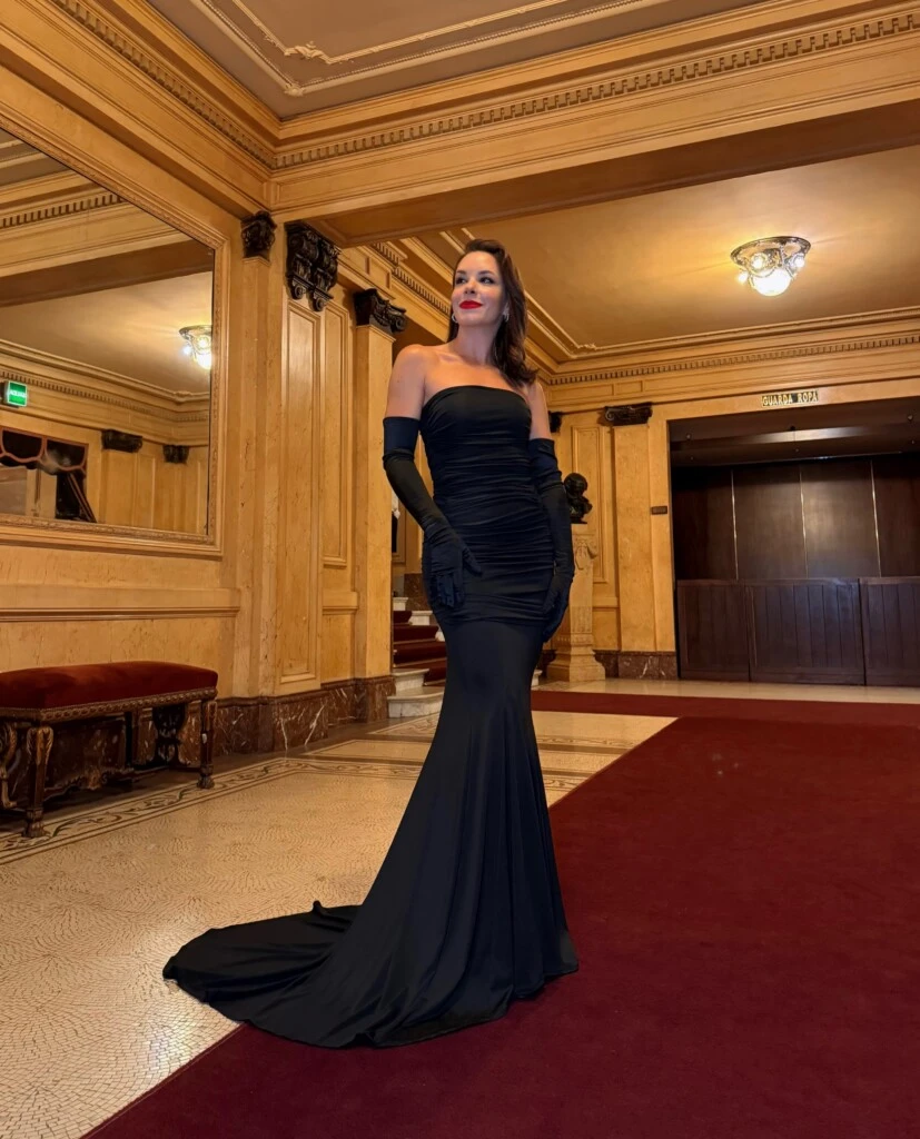 “Noche de gala en el @teatrocolon disfrutando de la primera entrega de los @premiospinti. Felicitaciones a todo el equipo de @rockyteatro, @rgbredes y @preludio.producciones por estos premios tan merecidos”, expresó.