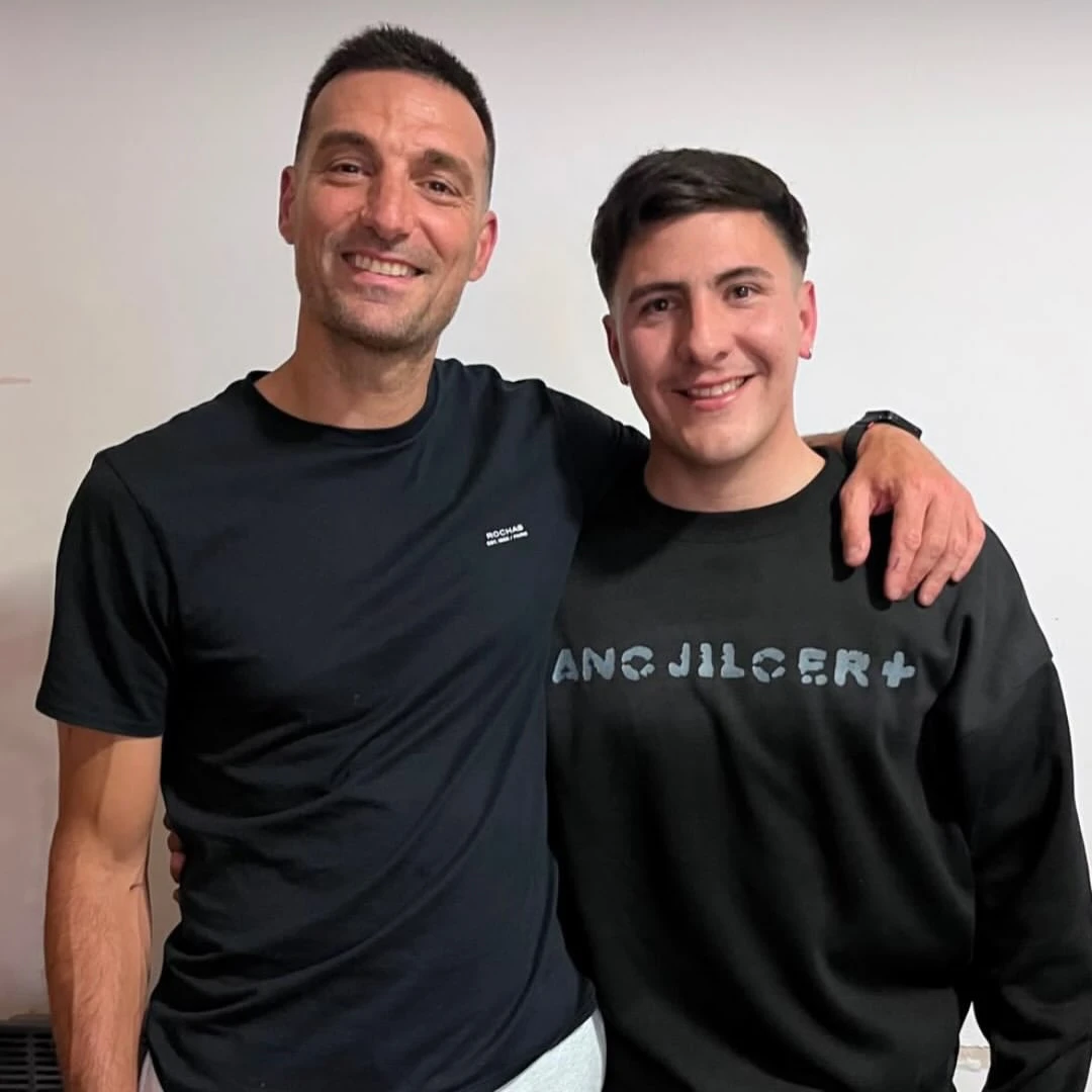 Lionel Scaloni, fiel a sus raíces: pasó por la peluquería de siempre durante sus vacaciones