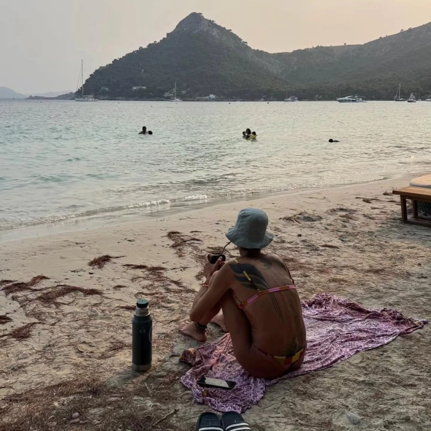 Juana Viale mostró las fotos de sus vacaciones familiares junto a sus tres hijos