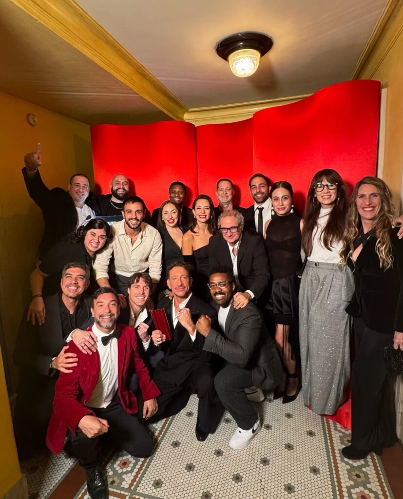 Dai Fernández compartió un carrusel de imágenes de la gala, donde mostró distintos momentos de la ceremonia, su look de noche y las celebraciones junto al elenco.