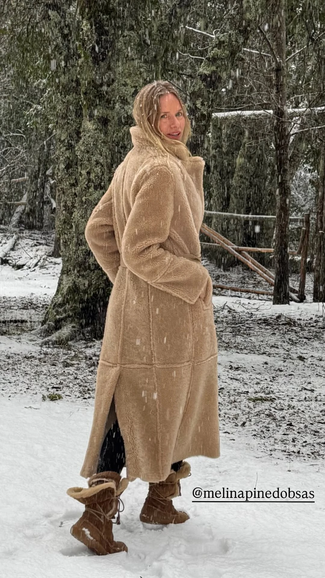 Carola del Bianco llevó el abrigo de alto invierno más chic