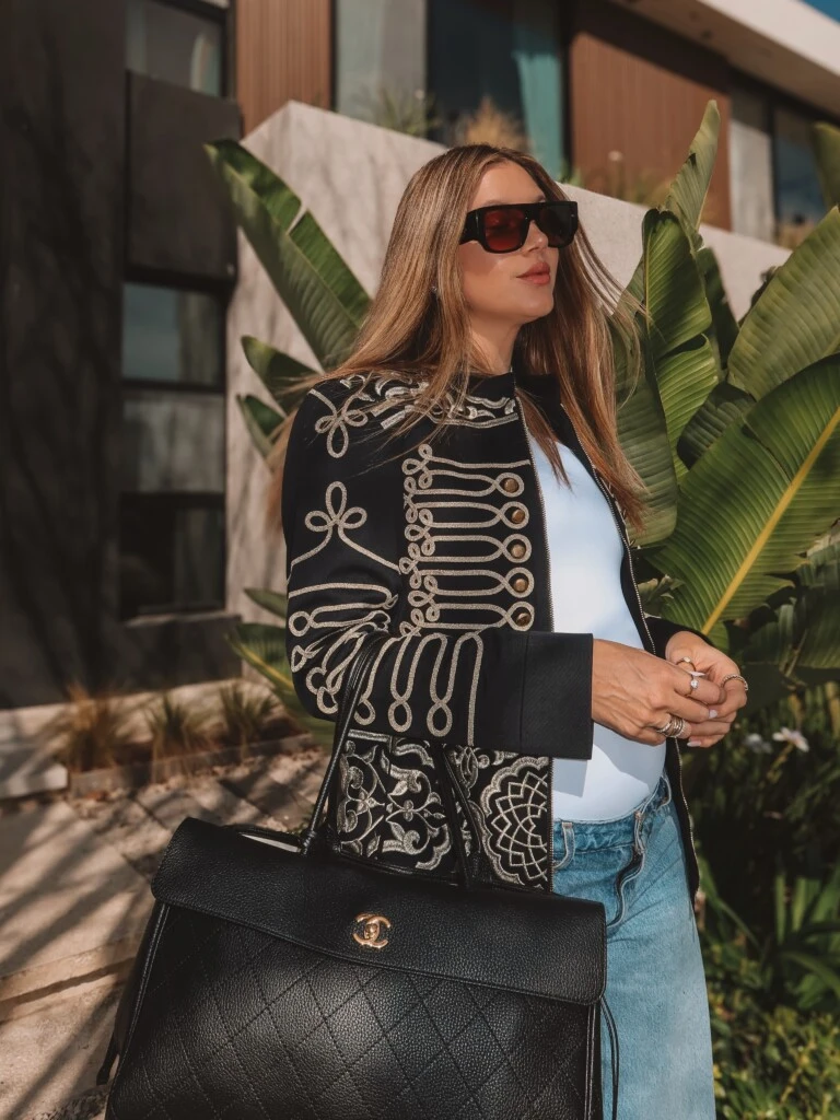 El look de Stephanie Demner. Foto: IG