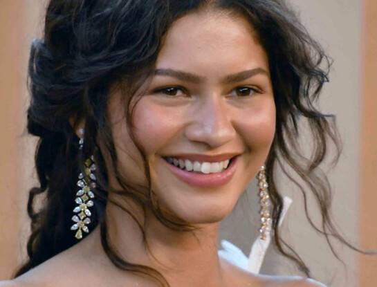 Zendaya se convirtió en una diosa con un impactante vestido con alas en el estreno de La Odisea
