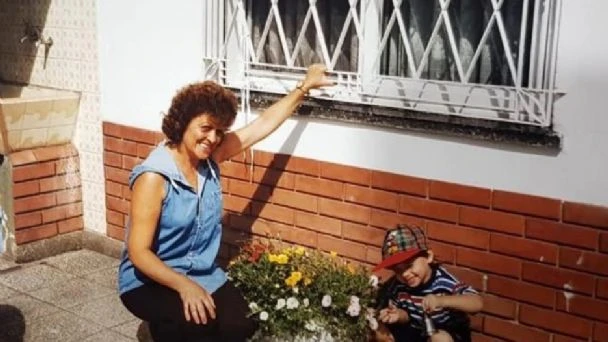 La abuela Conce con Nico cuando era chico