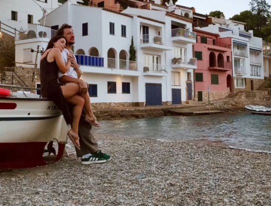 El romántico viaje de Nico Vázquez y Day Fernández en España: playa, caminatas y postales turísticas