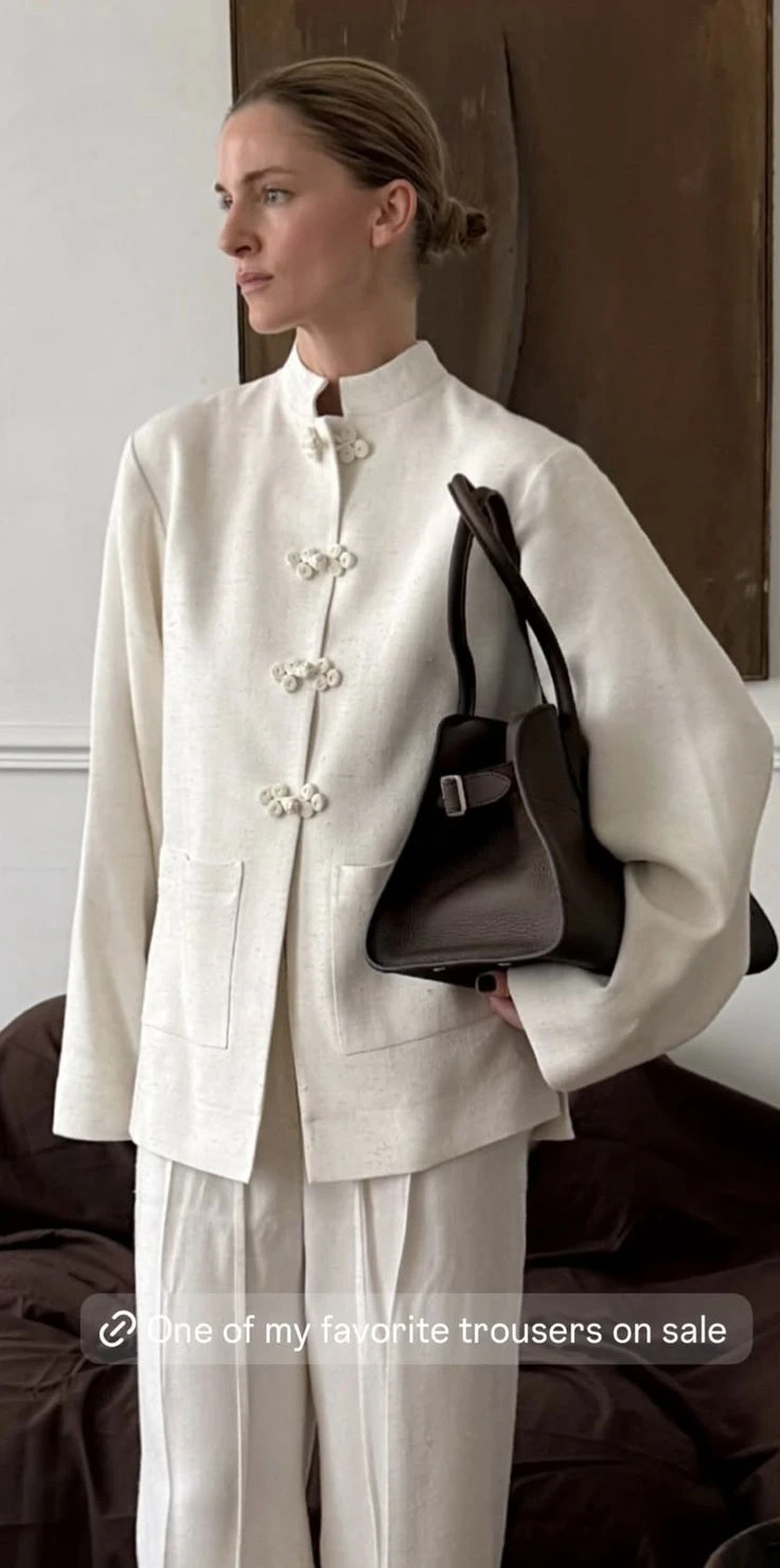 Alerta tendencia: el cuello mao vuelve a escena y así se lleva este invierno para lograr los looks más elegantes