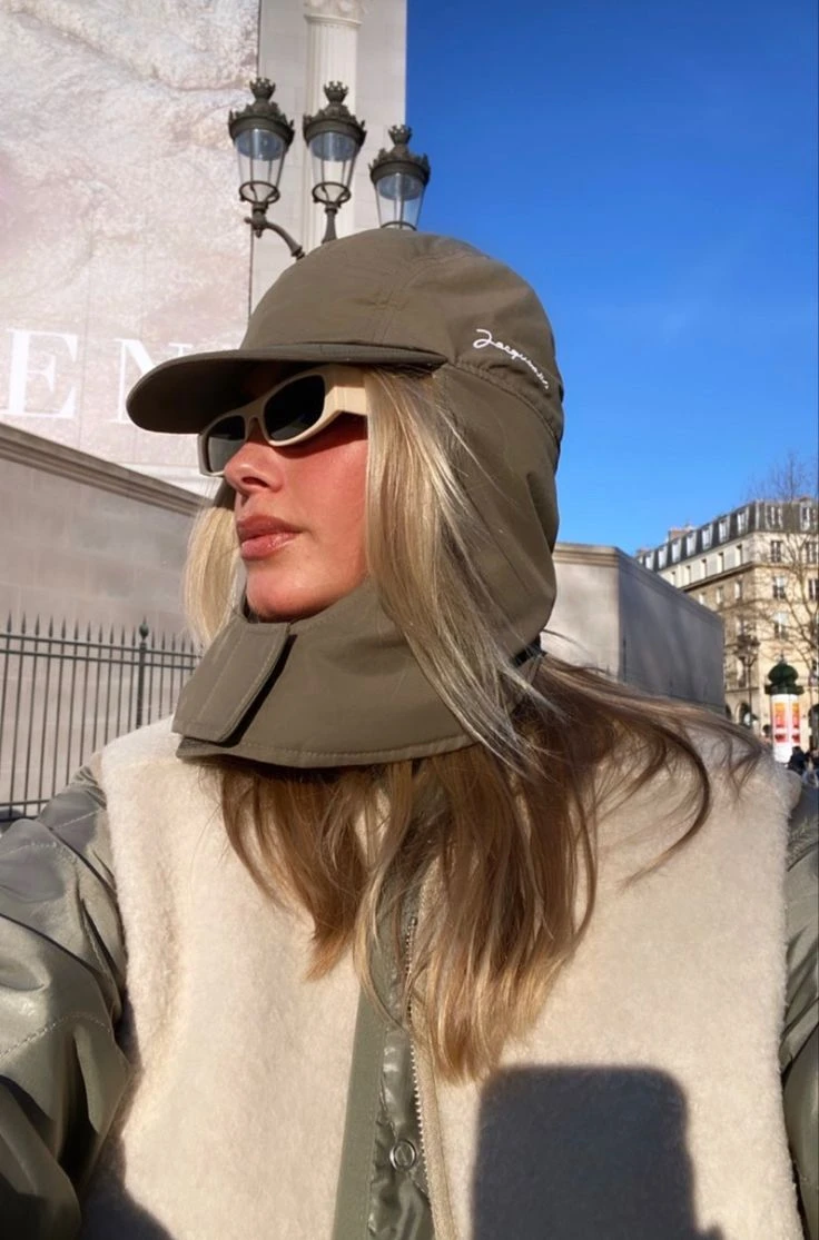 Guía de estilo: 4 accesorios del street style para ganarle al frío extremo con actitud