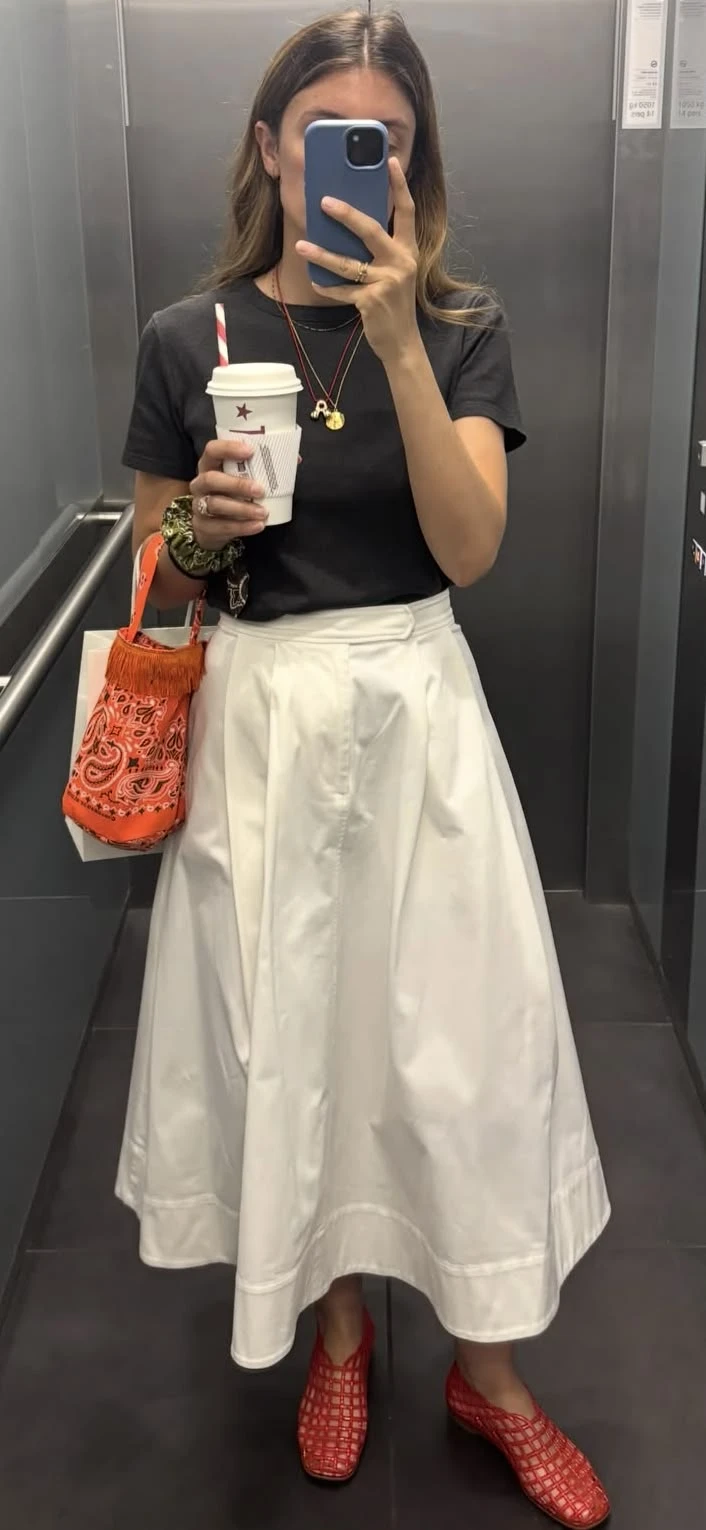 Pampita anticipa la tendencia de primavera: cómo usar una falda midi